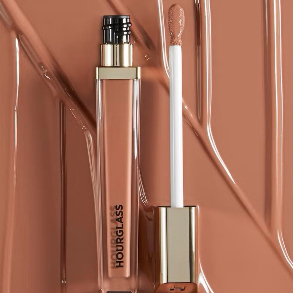 “Strike” HOURGLASS Unreal High Shine Volumizing Lip Gloss